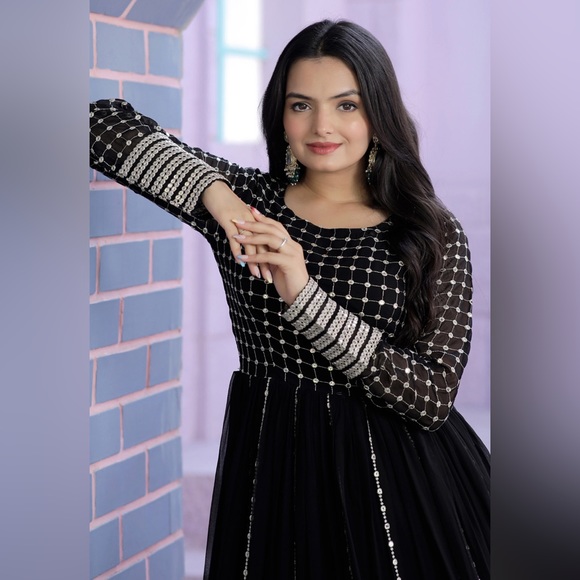 Georgette Festive Gown in Black and Grey with Sequence work - Picture 2 of 5